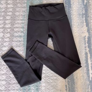 Lululemon Women’s Workout Pants in Mint Condition!
